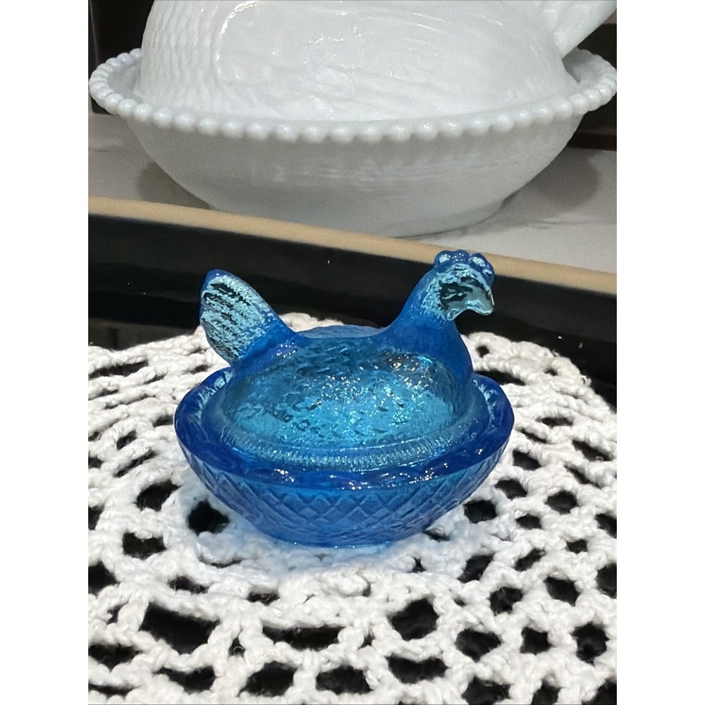 Vintage LE Smith Mini Hen on Nest Salt Cellar Capri Blue Glass Chicken Boyd Moss